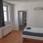 Fusslaeufig Zur Stadt, Smart-tv, Wlan & Platz Fuer Paare & Gruppen * マクデブルク