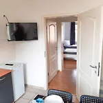 アパート Fusslaeufig Zur Stadt, Smart-tv, Wlan & Platz Fuer Paare & Gruppen *
