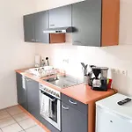 Fusslaeufig Zur Stadt, Smart-tv, Wlan & Platz Fuer Paare & Gruppen マクデブルク