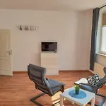 Fusslaeufig Zur Stadt, Smart-tv, Wlan & Platz Fuer Paare & Gruppen アパート *