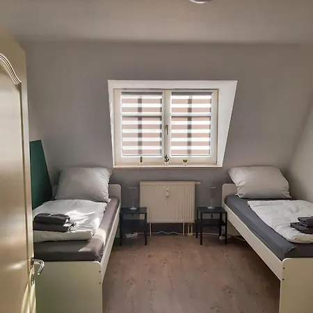 Fußläufig Zur Stadt, Smart-tv, Wlan&platz Für Paare&gruppen Apartment *