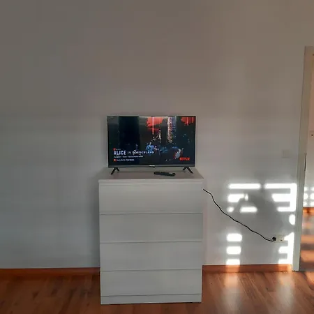 Fußläufig Zur Stadt, Smart-tv, Wlan&platz Für Paare&gruppen Apartment *