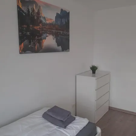 Appartamento Fusslaeufig Zur Stadt, Smart-tv, Wlan & Platz Fuer Paare & Gruppen Magdeburgo