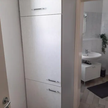 Apartment Fußläufig Zur Stadt, Smart-tv, Wlan&platz Für Paare&gruppen *