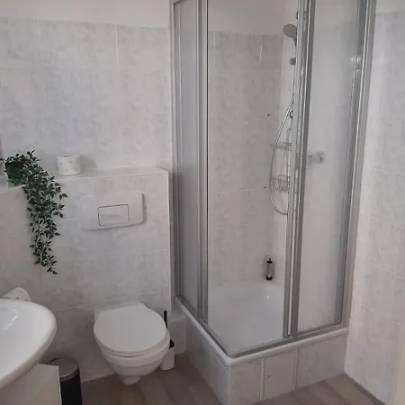 Fusslaeufig Zur Stadt, Smart-tv, Wlan & Platz Fuer Paare & Gruppen * Magdeburgo