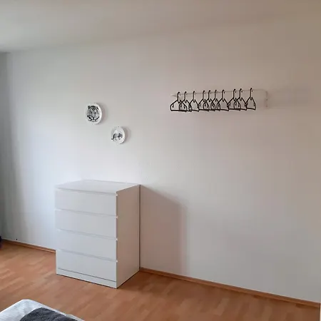 Fusslaeufig Zur Stadt, Smart-tv, Wlan & Platz Fuer Paare & Gruppen * Magdeburgo