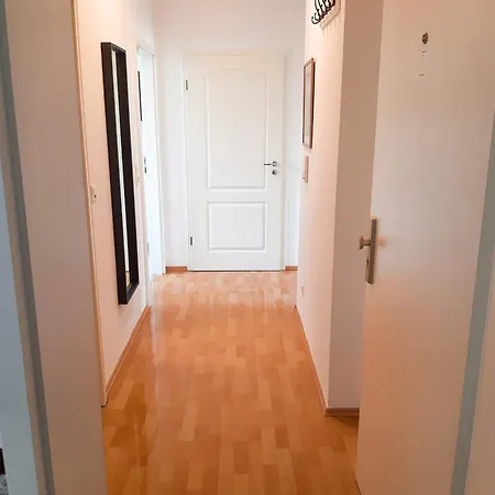 Fußläufig Zur Stadt, Smart-tv, Wlan&platz Für Paare&gruppen Apartment *