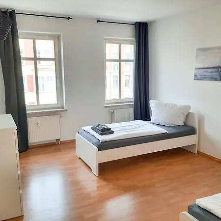 Fusslaeufig Zur Stadt, Smart-tv, Wlan & Platz Fuer Paare & Gruppen Magdeburgo