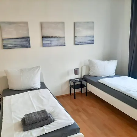 Fusslaeufig Zur Stadt, Smart-tv, Wlan & Platz Fuer Paare & Gruppen Lägenhet *