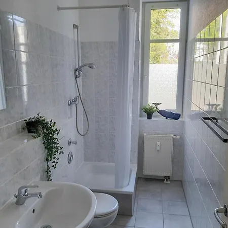 Fusslaeufig Zur Stadt, Smart-tv, Wlan & Platz Fuer Paare & Gruppen * Magdeburgo