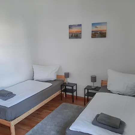 Appartamento Fusslaeufig Zur Stadt, Smart-tv, Wlan & Platz Fuer Paare & Gruppen Magdeburgo