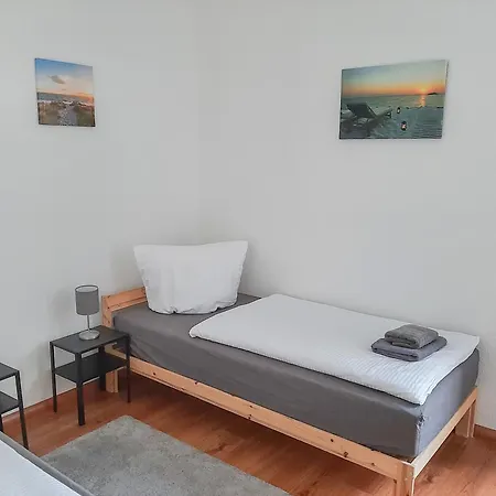 Fusslaeufig Zur Stadt, Smart-tv, Wlan & Platz Fuer Paare & Gruppen * Magdeburgo