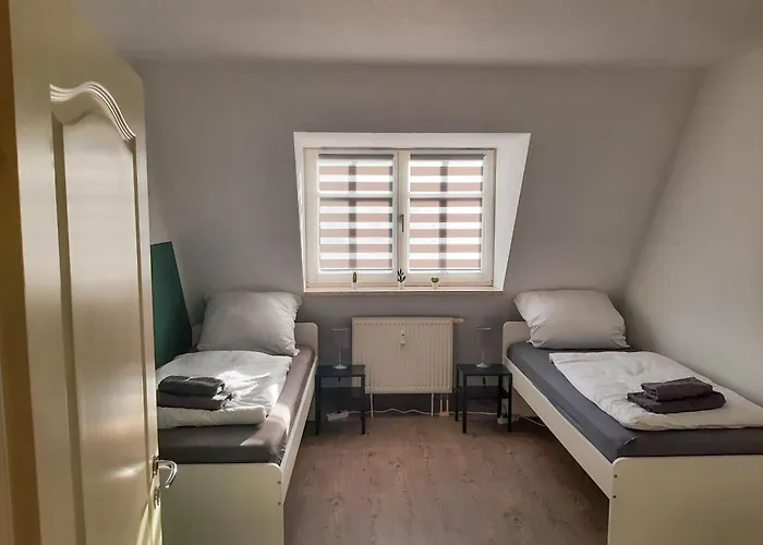 Fusslaeufig Zur Stadt, Smart-tv, Wlan & Platz Fuer Paare & Gruppen Lägenhet *