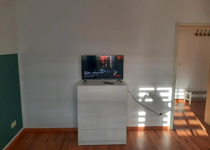 Fusslaeufig Zur Stadt, Smart-tv, Wlan & Platz Fuer Paare & Gruppen Lägenhet *