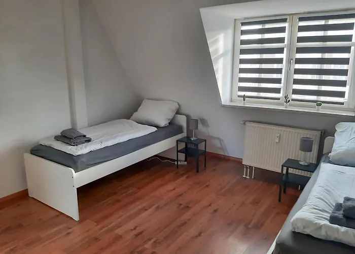 Fusslaeufig Zur Stadt, Smart-tv, Wlan & Platz Fuer Paare & Gruppen Lägenhet *