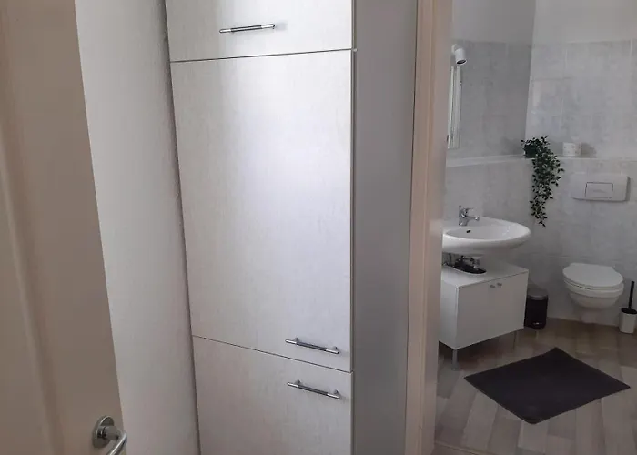 Lägenhet Fusslaeufig Zur Stadt, Smart-tv, Wlan & Platz Fuer Paare & Gruppen *