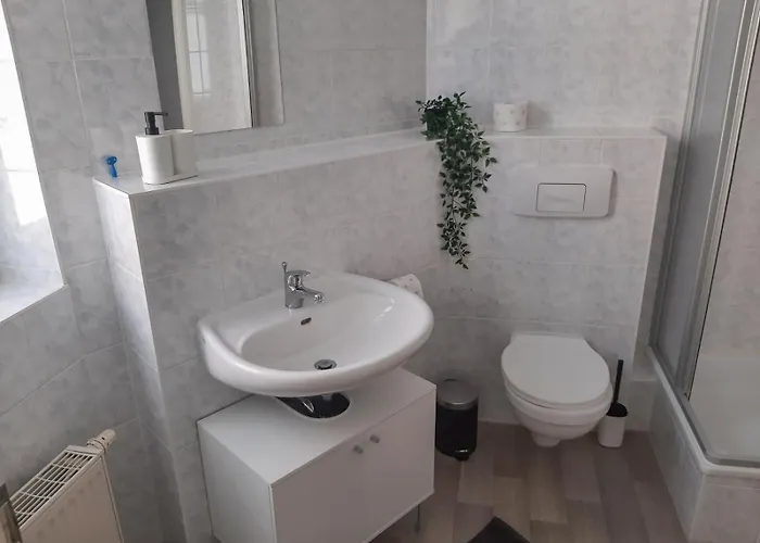 Fusslaeufig Zur Stadt, Smart-tv, Wlan & Platz Fuer Paare & Gruppen Lägenhet