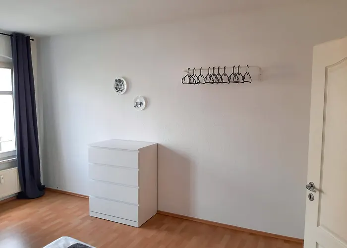 Fusslaeufig Zur Stadt, Smart-tv, Wlan & Platz Fuer Paare & Gruppen * Magdeburg
