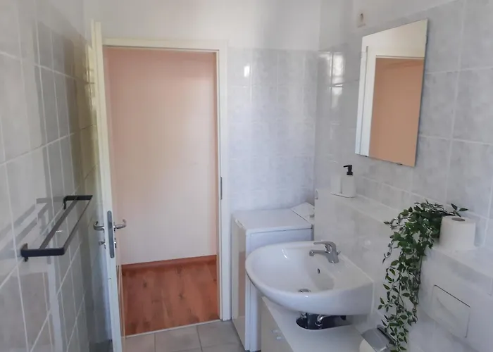 Lägenhet Fusslaeufig Zur Stadt, Smart-tv, Wlan & Platz Fuer Paare & Gruppen Magdeburg